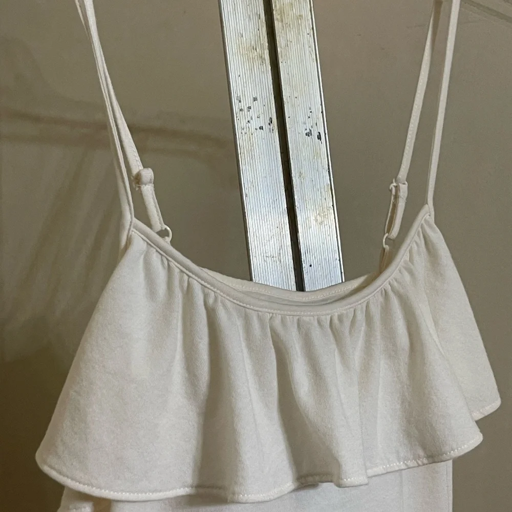 OLD NAVY CREAM RUFFLE TANK TOP GIRKS SZ LARGE 10/12